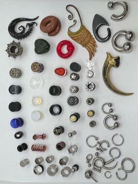 50+ Pc body/ear Jewelry Lot Gauges Tunnels Plugs Ear Weights Hangers Mixed Sizes